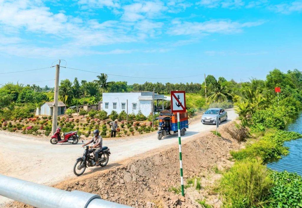 Nhà vườn View kênh cực đẹp, 1000m2 đất giá chỉ 1.39 tỷ