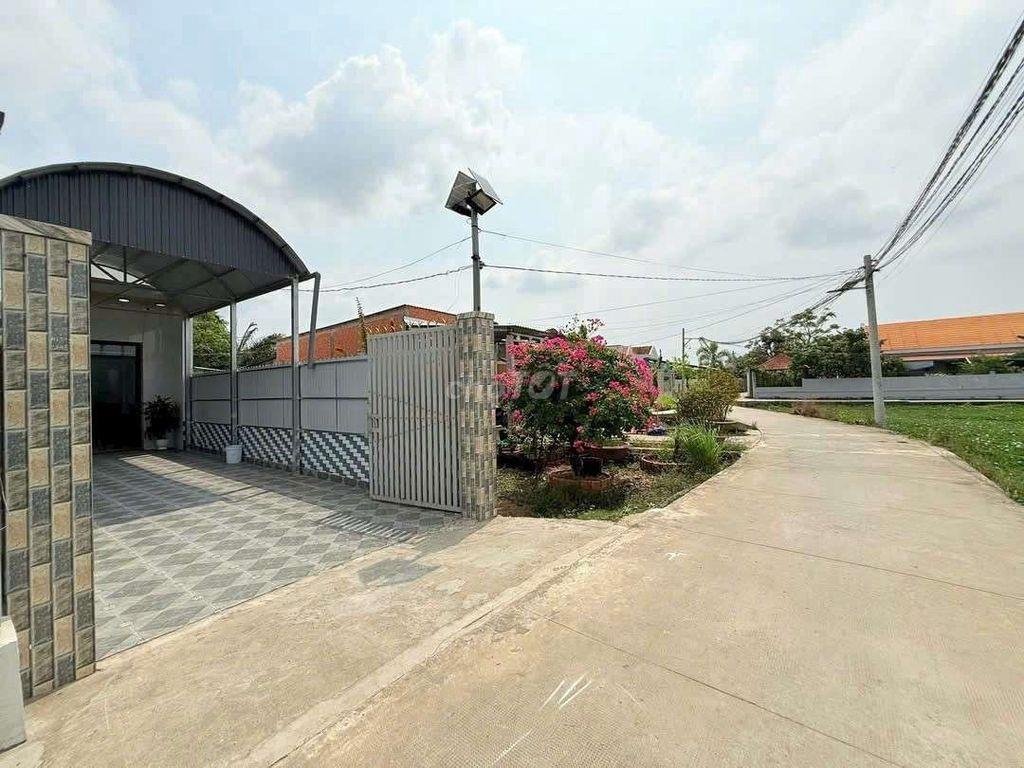 Bán lỗ, 140m2 đất thổ cư 5x 30m đường ô tô, chỉ 419tr