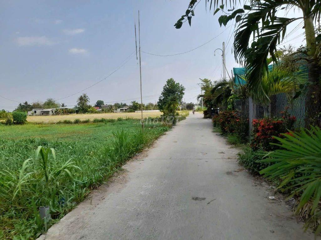 Bán lỗ, 140m2 đất thổ cư 5x 30m đường ô tô, chỉ 419tr