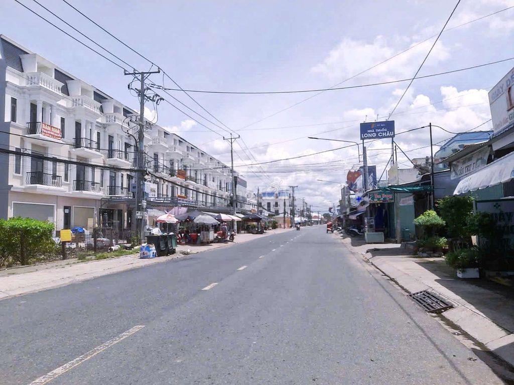 Nhà vườn View Kênh 1349m2 đất có 400thổ chỉ 2.2 tỷ