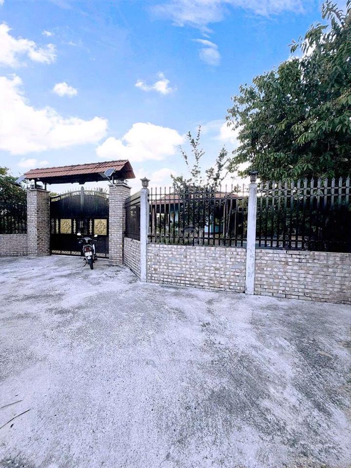 Nhà vườn View Kênh 1349m2 đất có 400thổ chỉ 2.2 tỷ