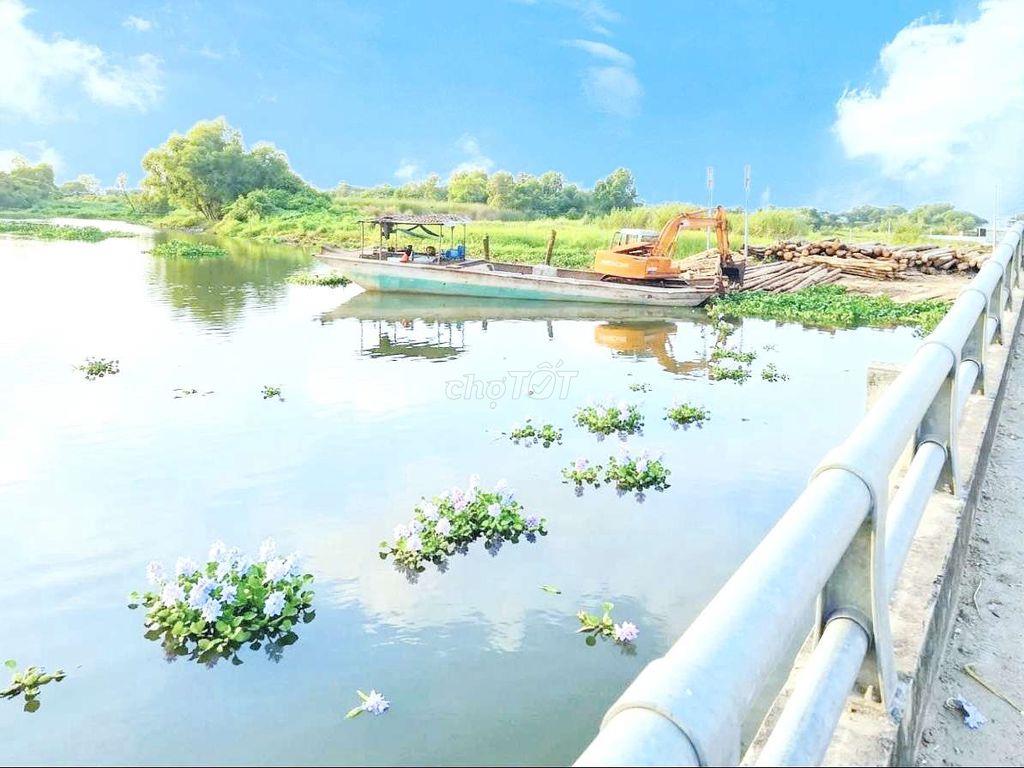 Nhà vườn View Kênh 1349m2 đất có 400thổ chỉ 2.2 tỷ