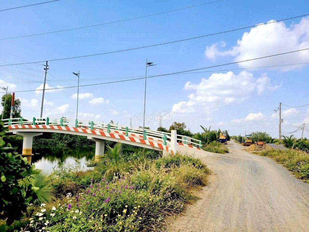 Siêu phẩm, chỉ 750tr sở hữu 795m2 đất thổ vườn View Kênh