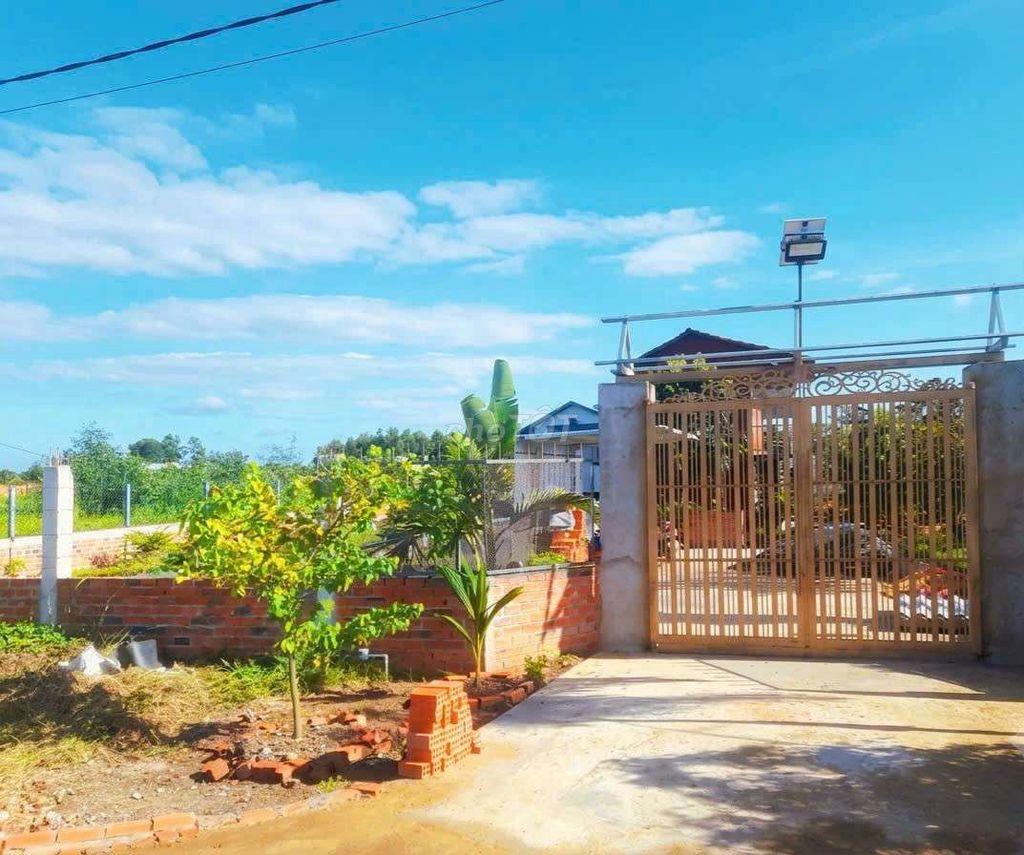 Chỉ 2.4 tỷ sở hữu 1583m2 đất có 400m2 thổ cư