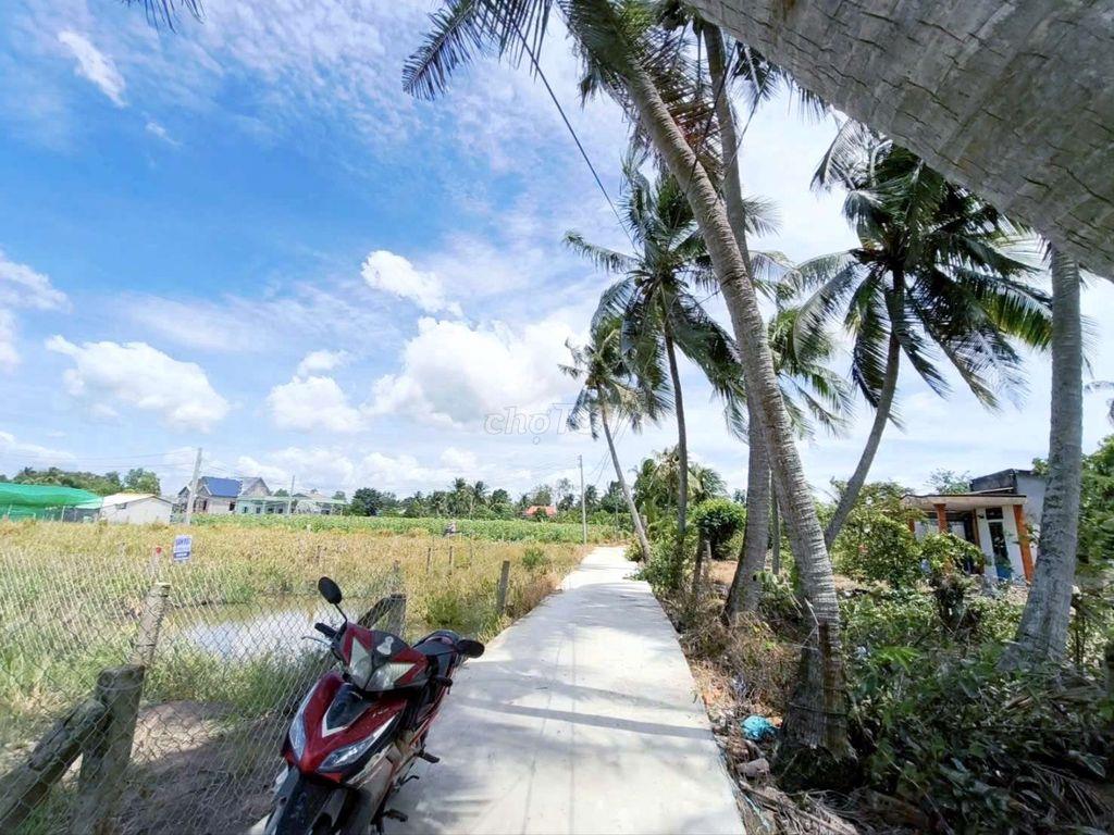 Đất siêu phẩm xây nhà vườn đối diện trường học Tân Trụ