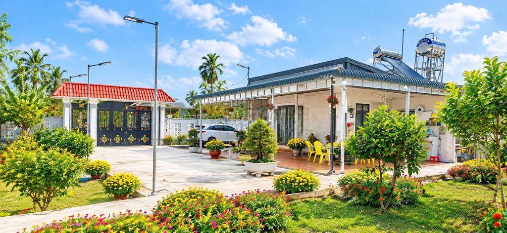 Siêu phẩm, nhà vườn 2473m2 có thổ cư view kênh cực đẹp