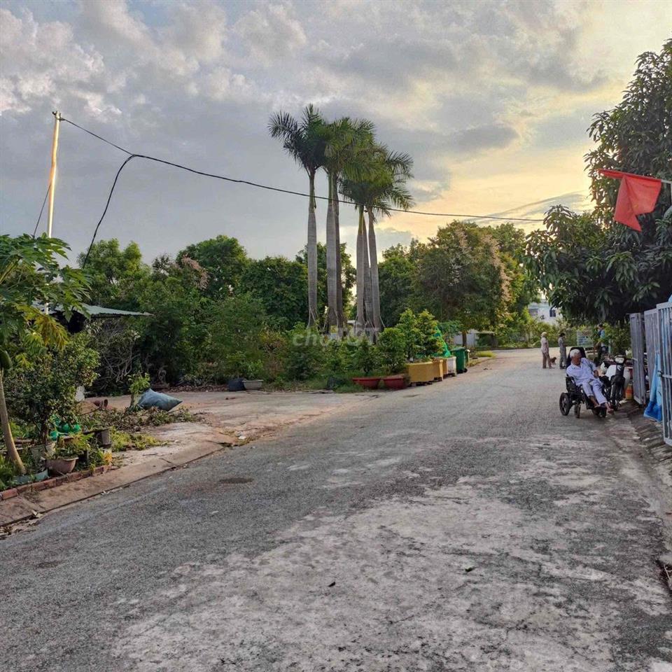 Cần bán căn nhà phố kdc Long Kim 2 ( kdc Hoàng Long cũ)