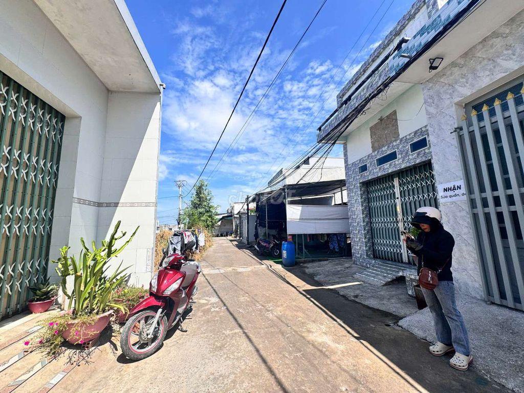 NHÀ 1ty250 ĐỨC HOÀ ĐÔNG GẦN CỔNG TÂN ĐỨC 