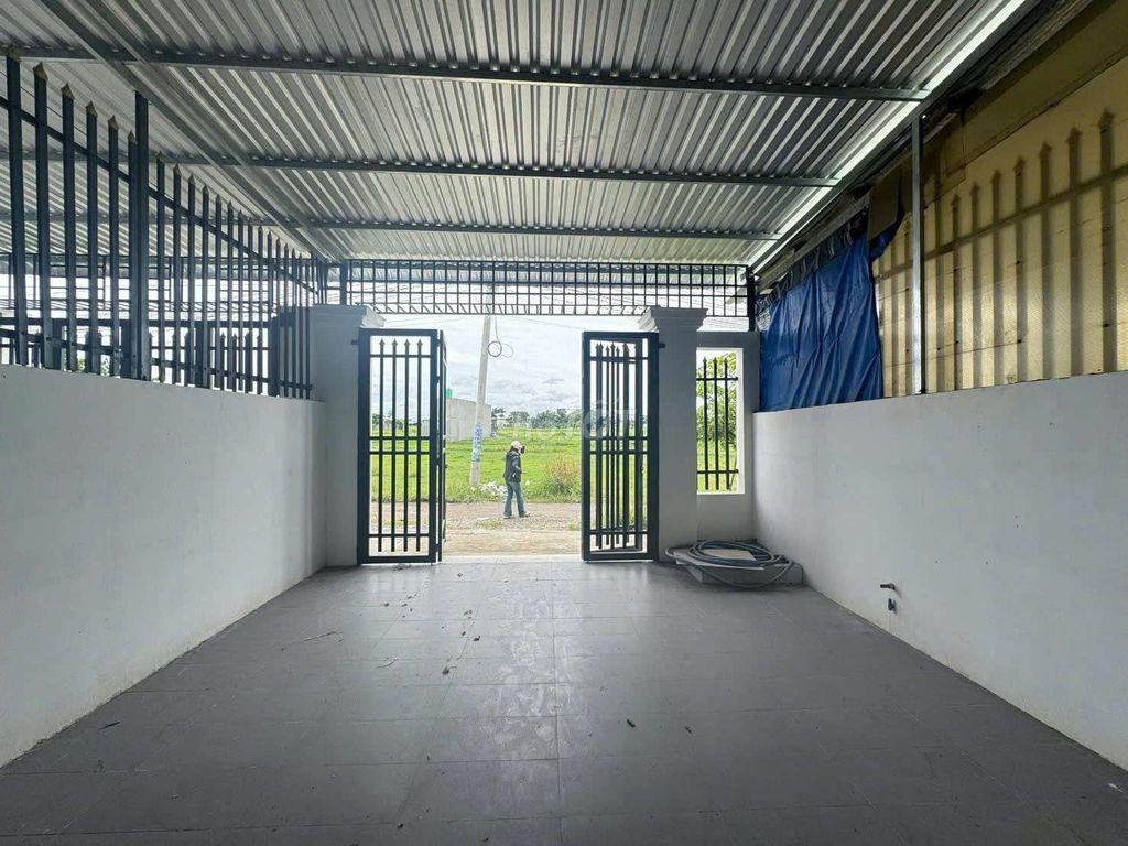 BÁN NHÀ NGỢP 1ty2 ĐỨC HOÀ gần Công viên Võ Văn Tần 