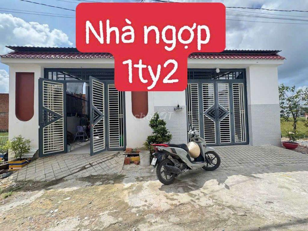 BÁN NHÀ NGỢP 1ty2 ĐỨC HOÀ gần Công viên Võ Văn Tần 