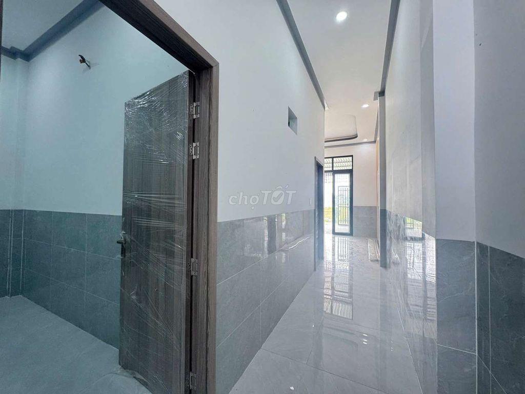 BÁN NHÀ NGỢP 1ty2 ĐỨC HOÀ gần Công viên Võ Văn Tần 