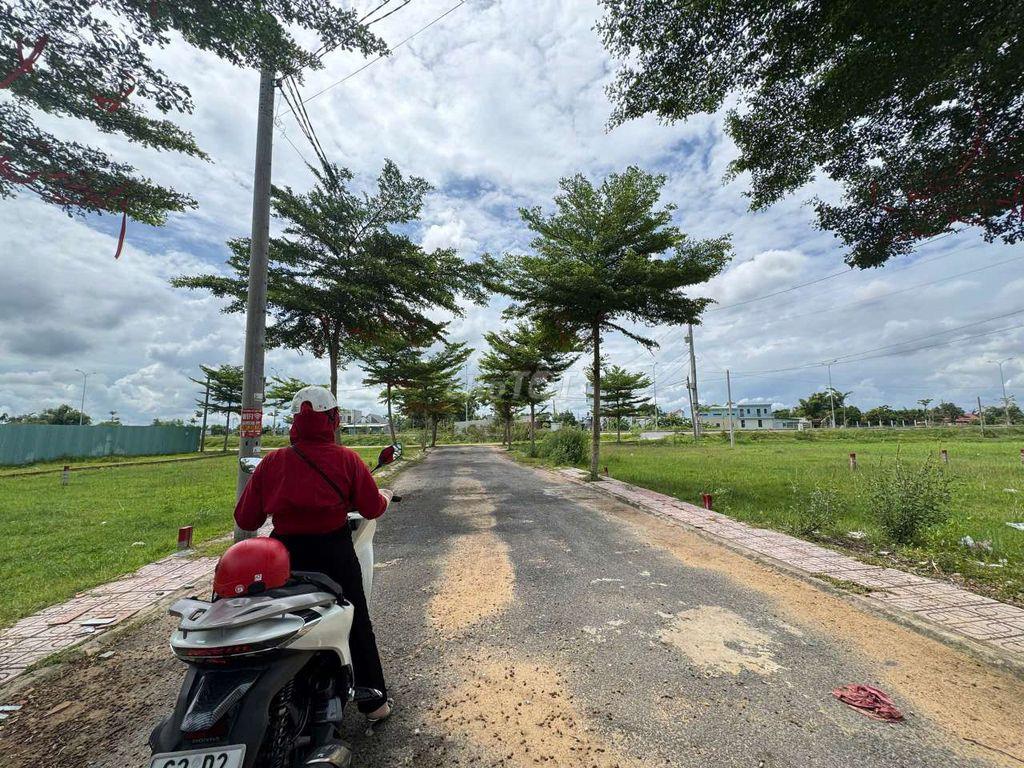 ĐƯỜNG NHỰA ĐỨC HOÀ ĐÔNG 1ty030 BÁN GẤP 10mét