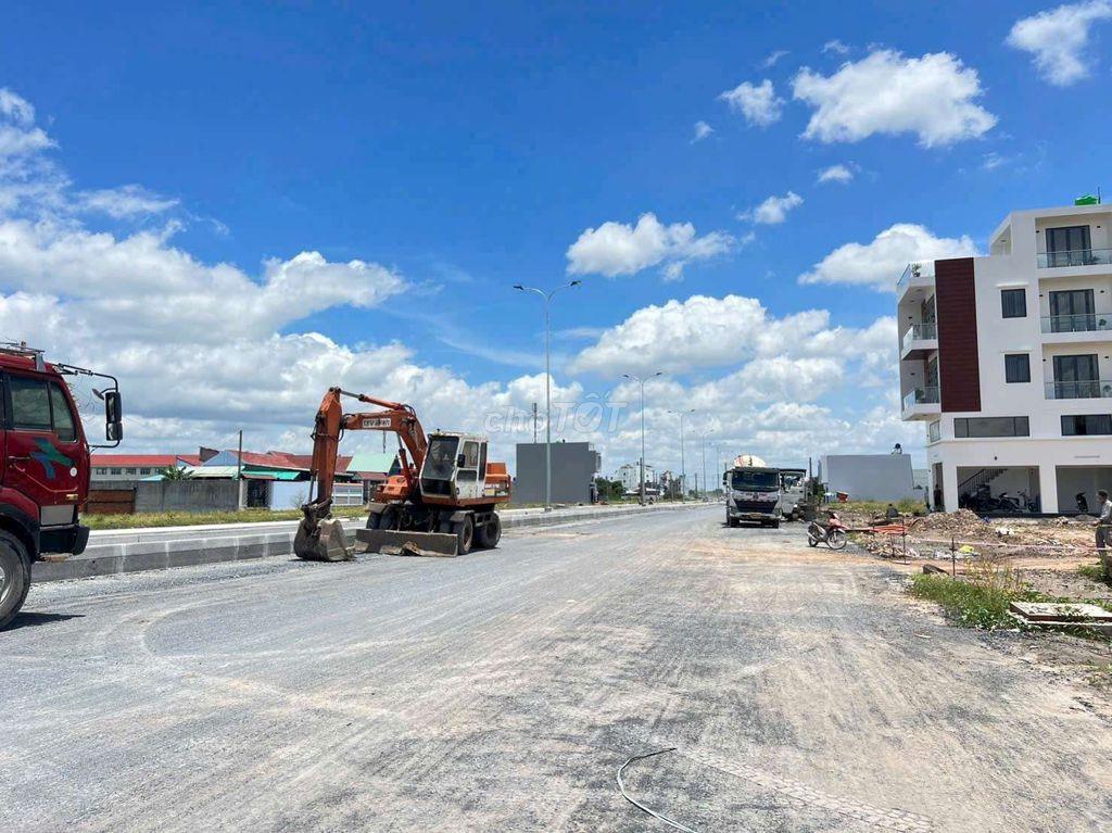 ĐƯỜNG 823D NGAY THỊ TRẤN ĐỨC HOÀ 