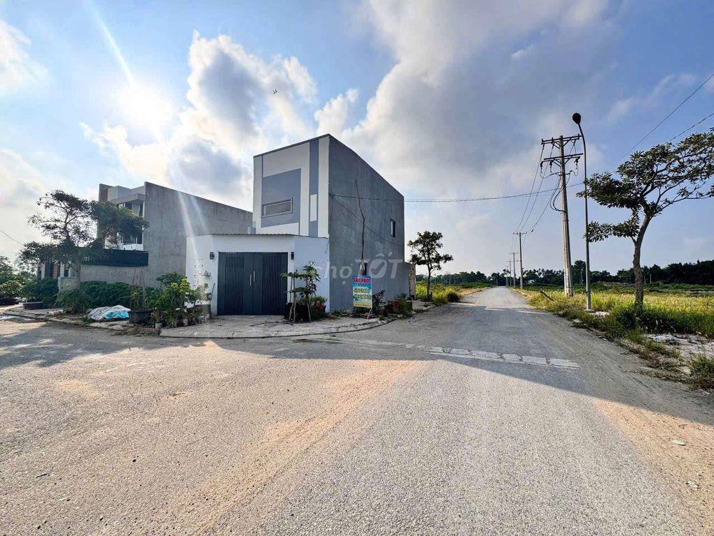 CÓ CỐNG NƯỚC SẠCH NGAY TRUNG TÂM CHỢ ĐỨC HOÀ