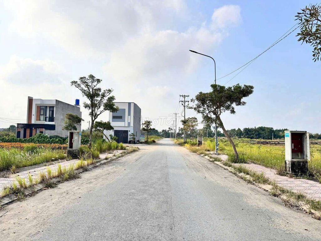 CÓ CỐNG NƯỚC SẠCH NGAY TRUNG TÂM CHỢ ĐỨC HOÀ