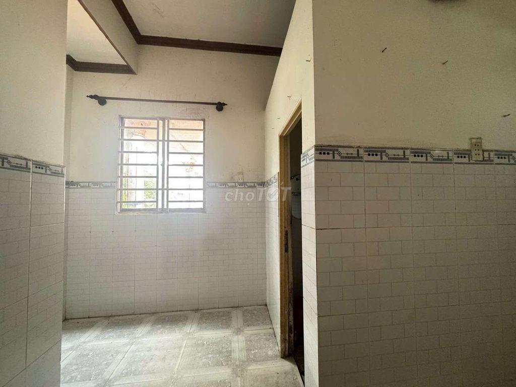 MẶT TIEN TL824 NHÀ MĂT TIỀN ĐỐI DIÊN KCN TÂN ĐỨC