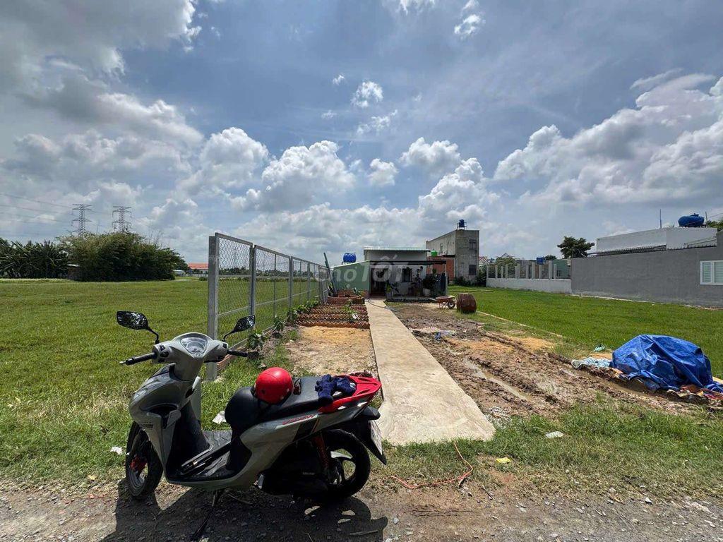 BÁN NHÀ VƯỜN 480m2 FULL THỔ NGAY CÔNG VIÊN ĐỨC HOÀ 