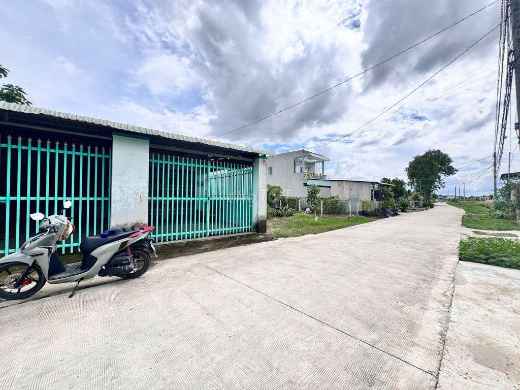 NHÀ RẺ 1ty350 GẦN TRUNG TÂM ĐỨC HOÀ