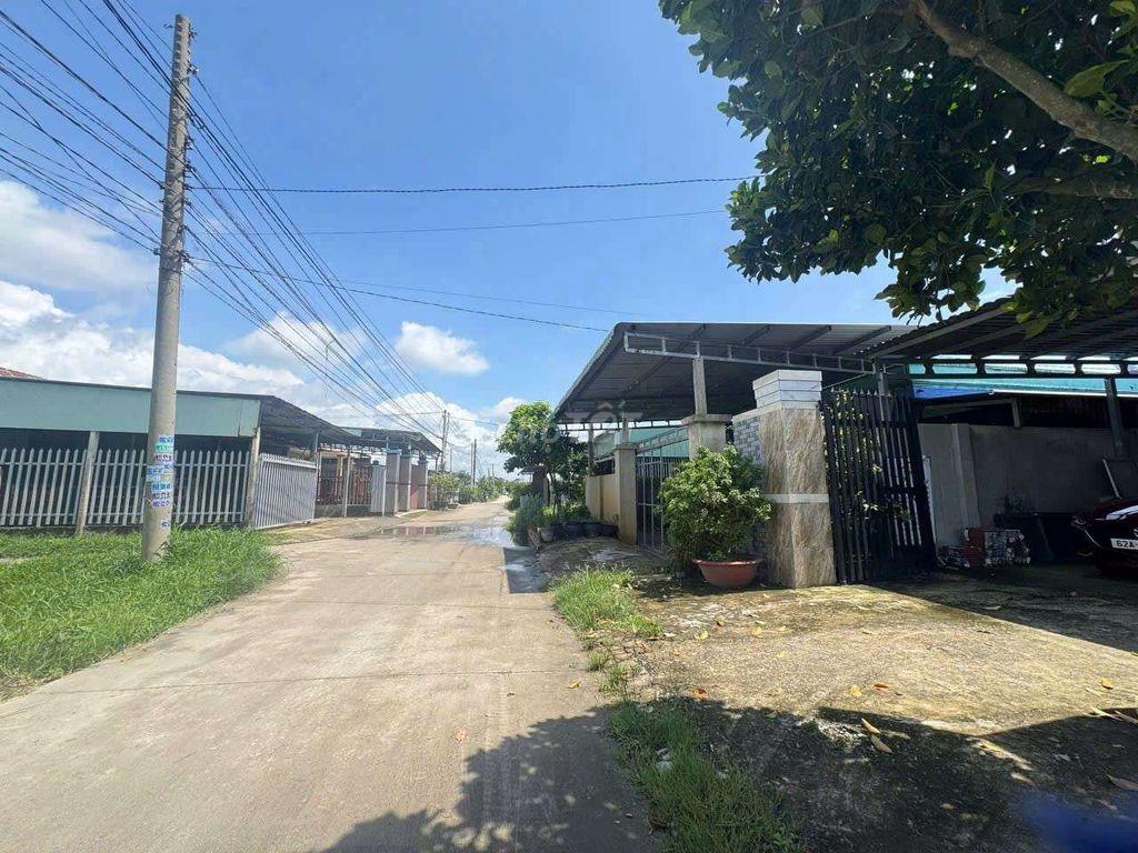 ĐẤT GẦN 823d gần CÔNG VIÊN VÕ VĂN TẦN