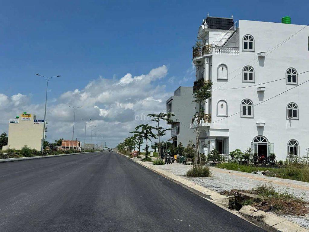ĐẤT GẦN 823d gần CÔNG VIÊN VÕ VĂN TẦN