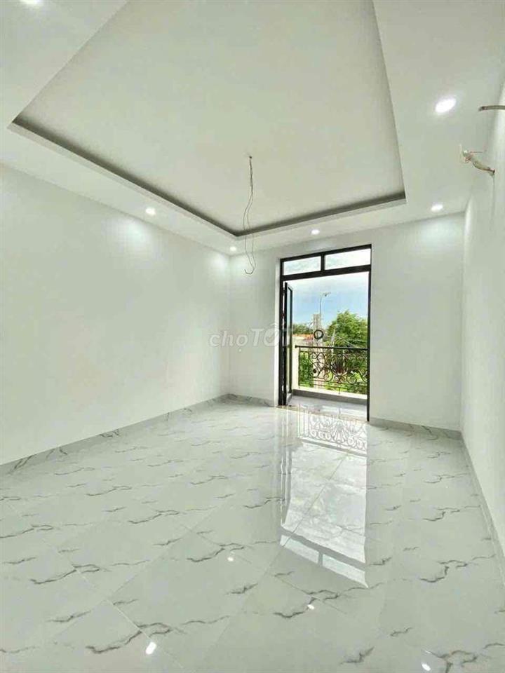 Nhà Mặt Tiền Cần Bán Gấp !!!