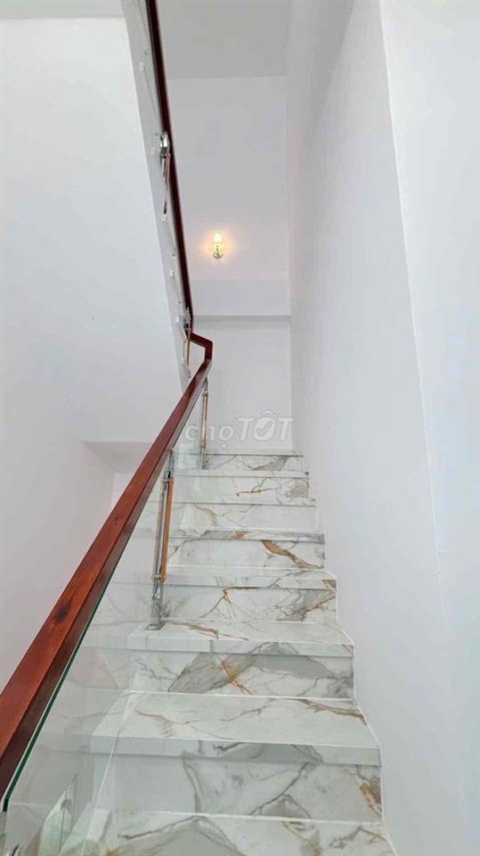 Nhà 2lầu +5pn+3wc đã Hoàn Công