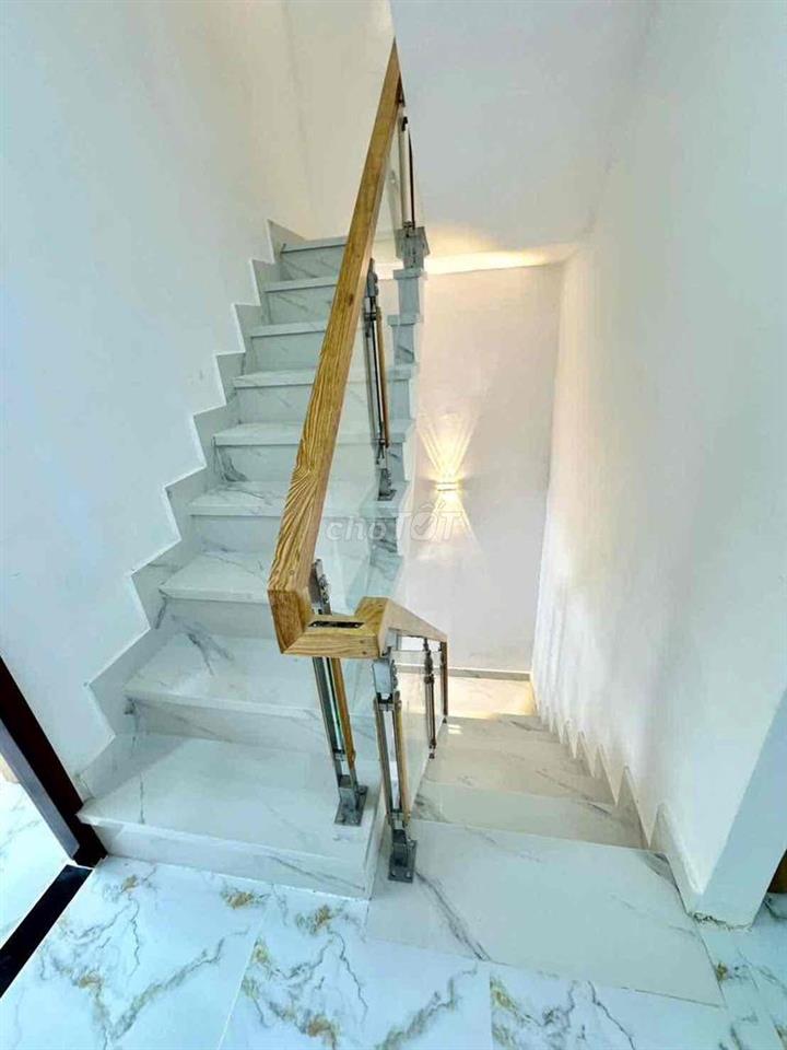 Nhà 2lầu mới Hoàn Thiện