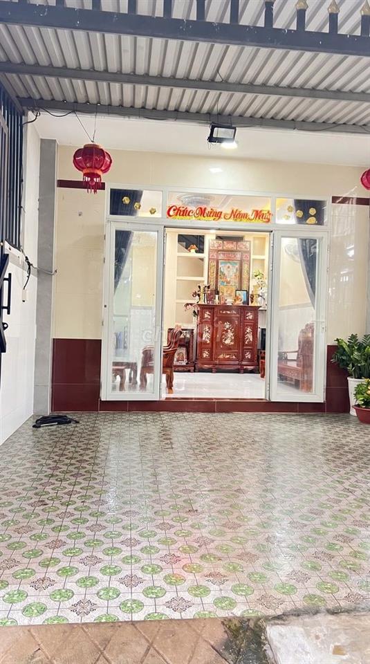 Nhà 2 lầu kiên cố, lối đi dành cho xe ba gác, nội thất, giấy tờ đầy đủ