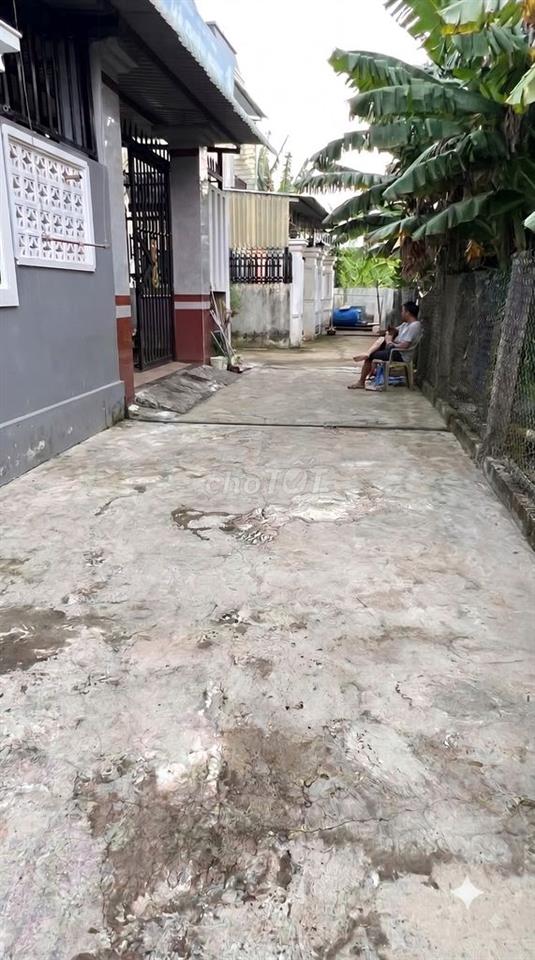 Nhà 2 lầu kiên cố, lối đi dành cho xe ba gác, nội thất, giấy tờ đầy đủ