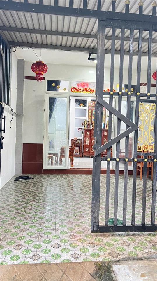 Nhà 2 lầu kiên cố, lối đi dành cho xe ba gác, nội thất, giấy tờ đầy đủ