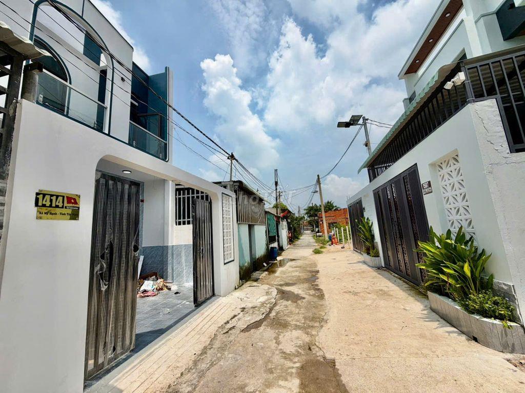 CHÍNH CHỦ CẦN BÁN NHÀ MỚI XÂY CÓ SHR 1 TRỆT 1 LẦU SAU UBND XÃ MỸ HẠNH