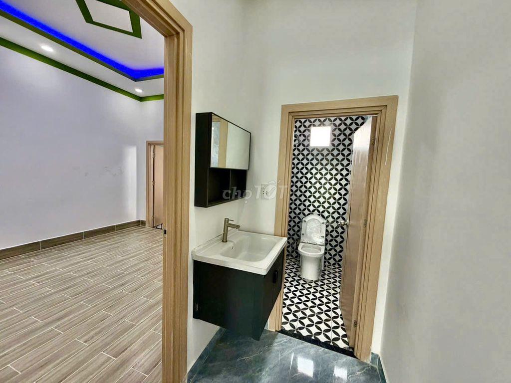 CHÍNH CHỦ CẦN BÁN NHÀ MỚI XÂY CÓ SHR 1 TRỆT 1 LẦU SAU UBND XÃ MỸ HẠNH