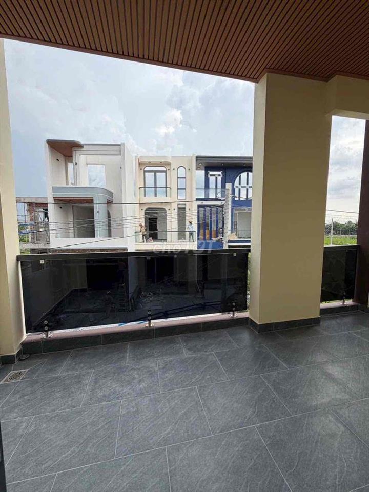 Bán nhà ngay ngã 4 Xoài Đôi. Cách Dt 826 chỉ 200m