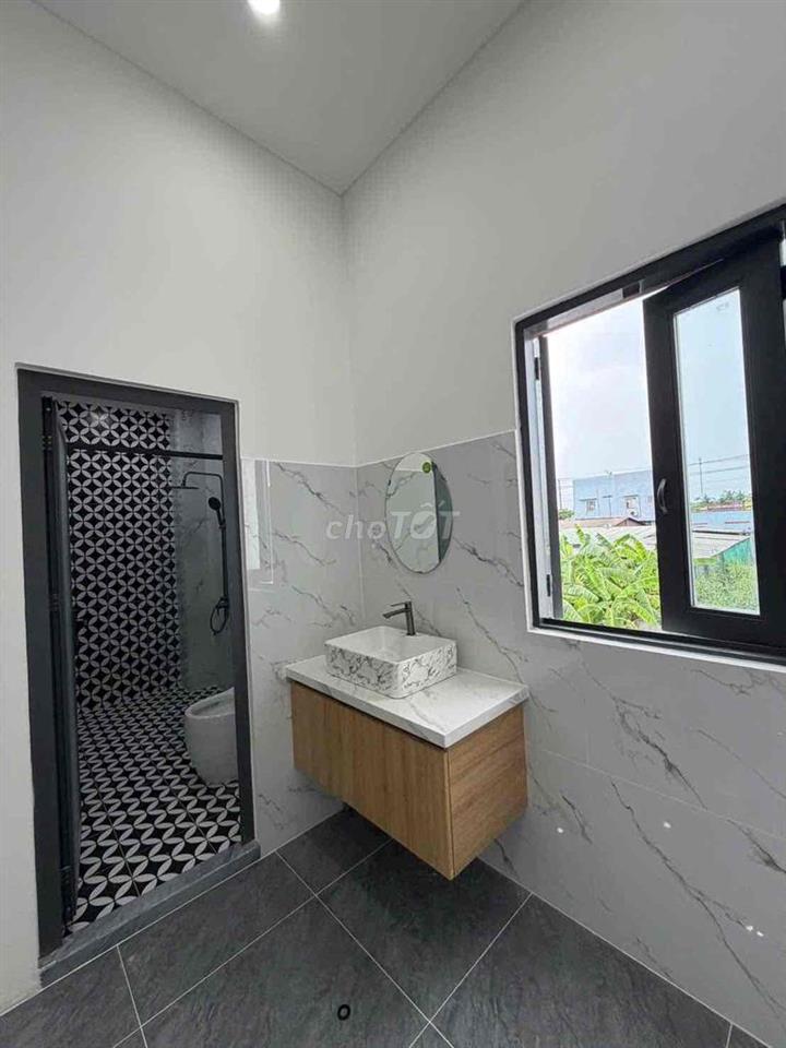 Bán nhà ngay ngã 4 Xoài Đôi. Cách Dt 826 chỉ 200m