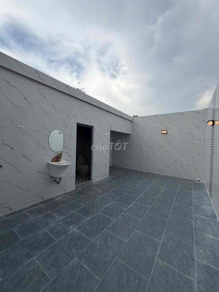 Bán nhà ngay ngã 4 Xoài Đôi. Cách Dt 826 chỉ 200m