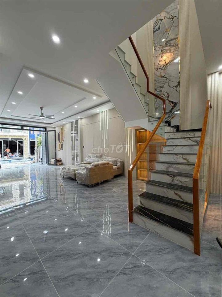 Bán nhà ngay ngã 4 Xoài Đôi. Cách Dt 826 chỉ 200m