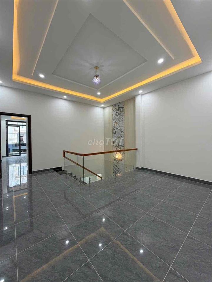 Bán nhà ngay ngã 4 Xoài Đôi. Cách Dt 826 chỉ 200m