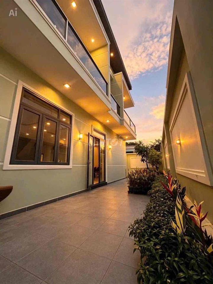 Nhà sân vườn Dt 354M. Cách đường Đinh Đức Thiện 100M