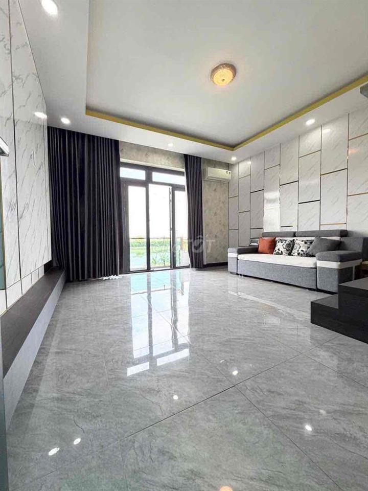 Bán nhà sát bên chợ Long Thượng. 1 trệt 2 lầu