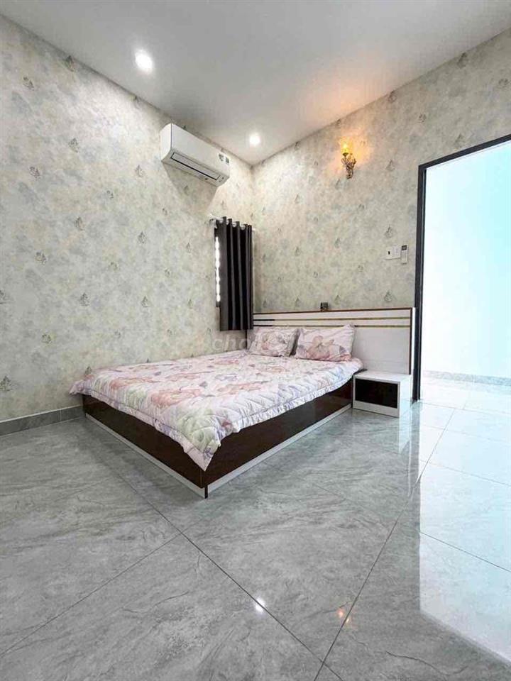 Bán nhà sát bên chợ Long Thượng. 1 trệt 2 lầu