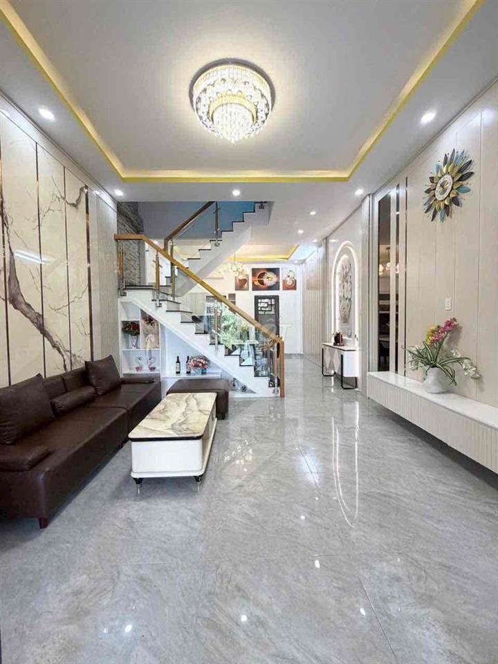 Bán nhà sát bên chợ Long Thượng. 1 trệt 2 lầu