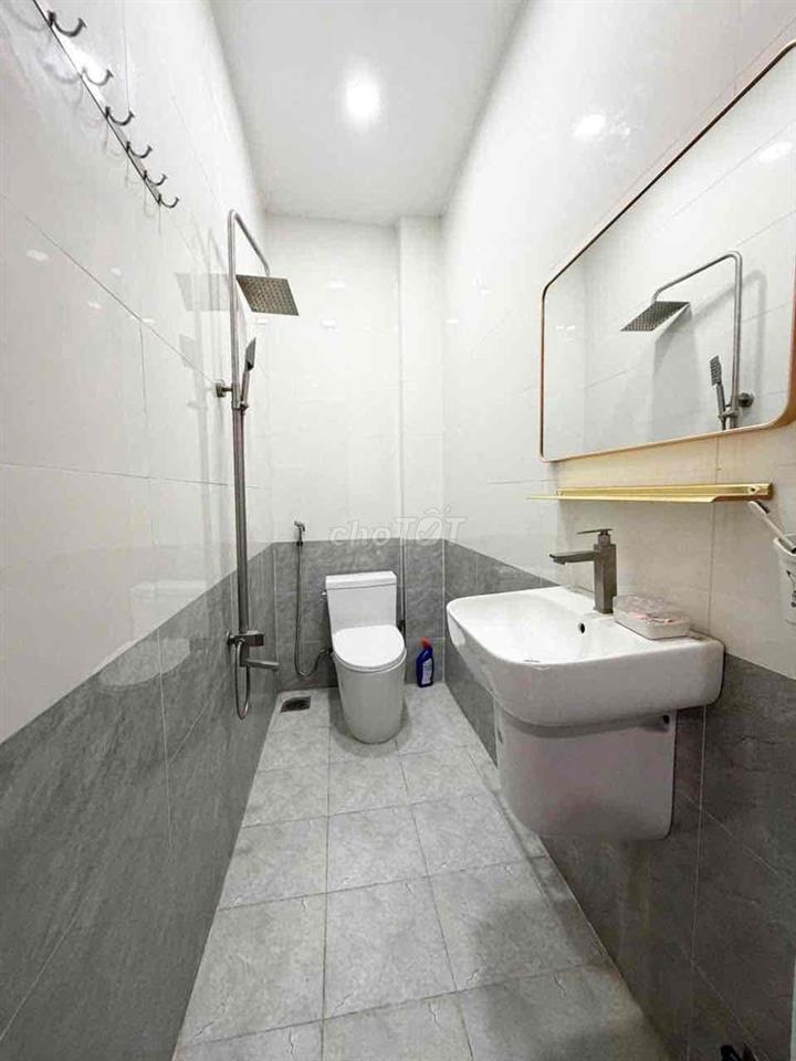 Bán nhà sát bên chợ Long Thượng. 1 trệt 2 lầu