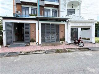 Bán nhà sát bên chợ Long Thượng. 1 trệt 2 lầu