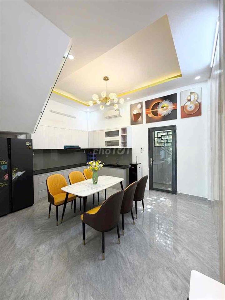 Bán nhà sát bên chợ Long Thượng. 1 trệt 2 lầu
