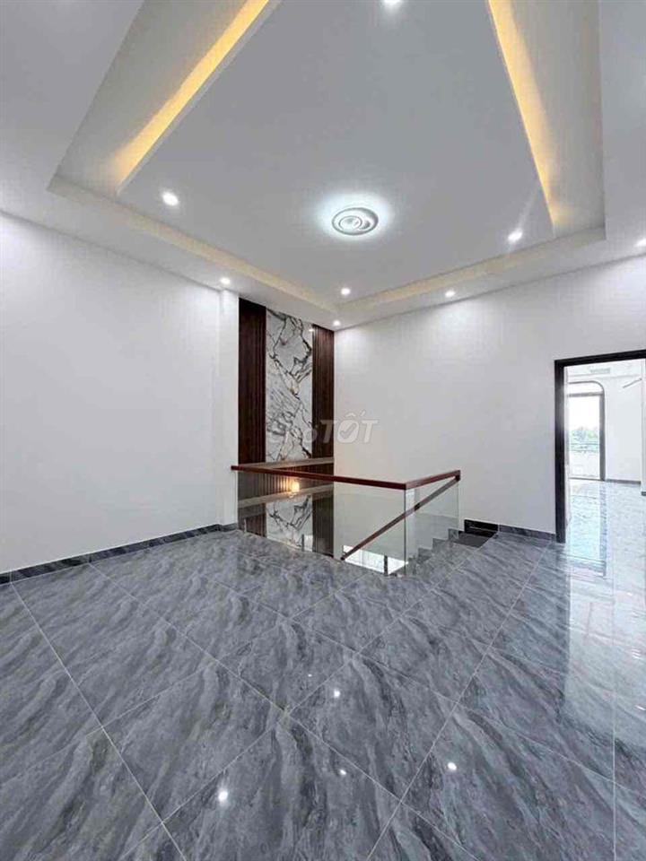 Bán nhà tặng full nội thất. Dt 5 x 27 giá chỉ 2tỷ 500tr