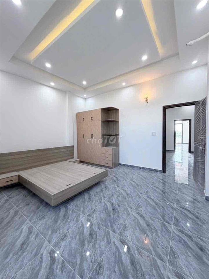 Bán nhà tặng full nội thất. Dt 5 x 27 giá chỉ 2tỷ 500tr
