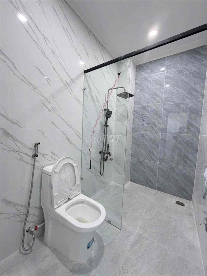 Bán nhà tặng full nội thất. Dt 5 x 27 giá chỉ 2tỷ 500tr