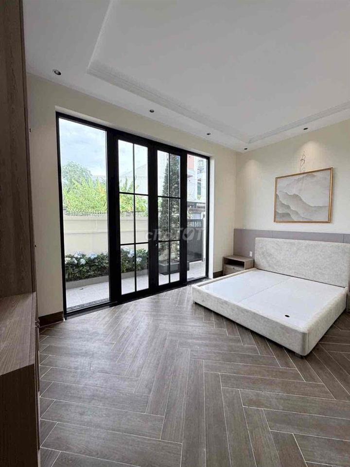 Bán villa phong cách Đông Âu bao đẹp. Dt 9.5 x 29