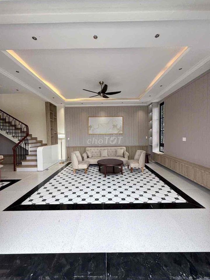 Bán villa phong cách Đông Âu bao đẹp. Dt 9.5 x 29