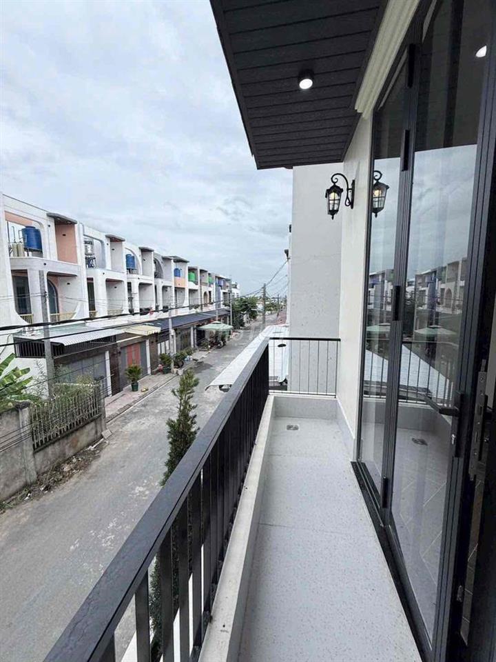Bán villa phong cách Đông Âu bao đẹp. Dt 9.5 x 29